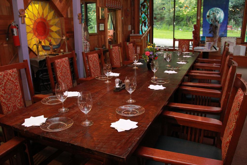 Hotel Hobbit Hut Geyserville Esterno foto